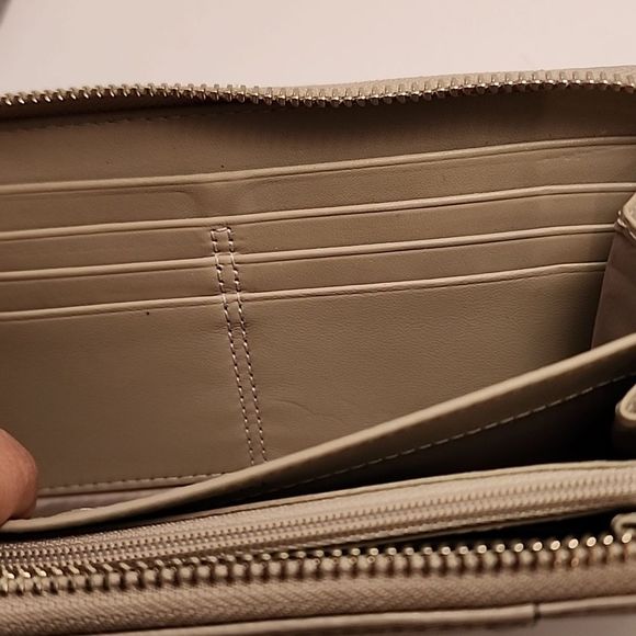 Coach Madison Accordian Zip around  Wallet with Coach and Horses logo  in Silver - Picture 5 of 10